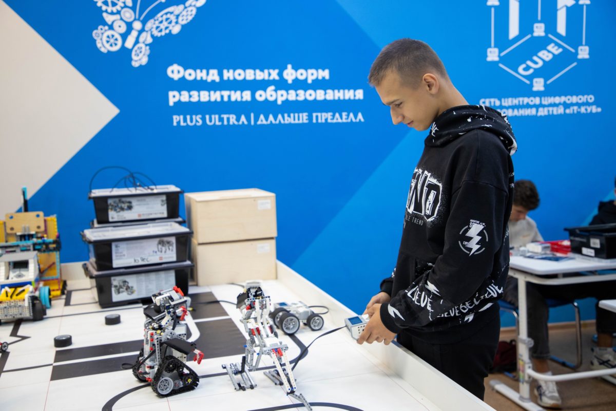 Подробнее о статье 🤖 Знакомство с роботами EV3 🤖