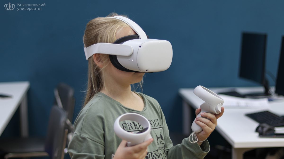 Подробнее о статье 🎮 Мастер-класс «VR-Kids» в IT-Кубе: Погружение в Виртуальную Реальность 🎮