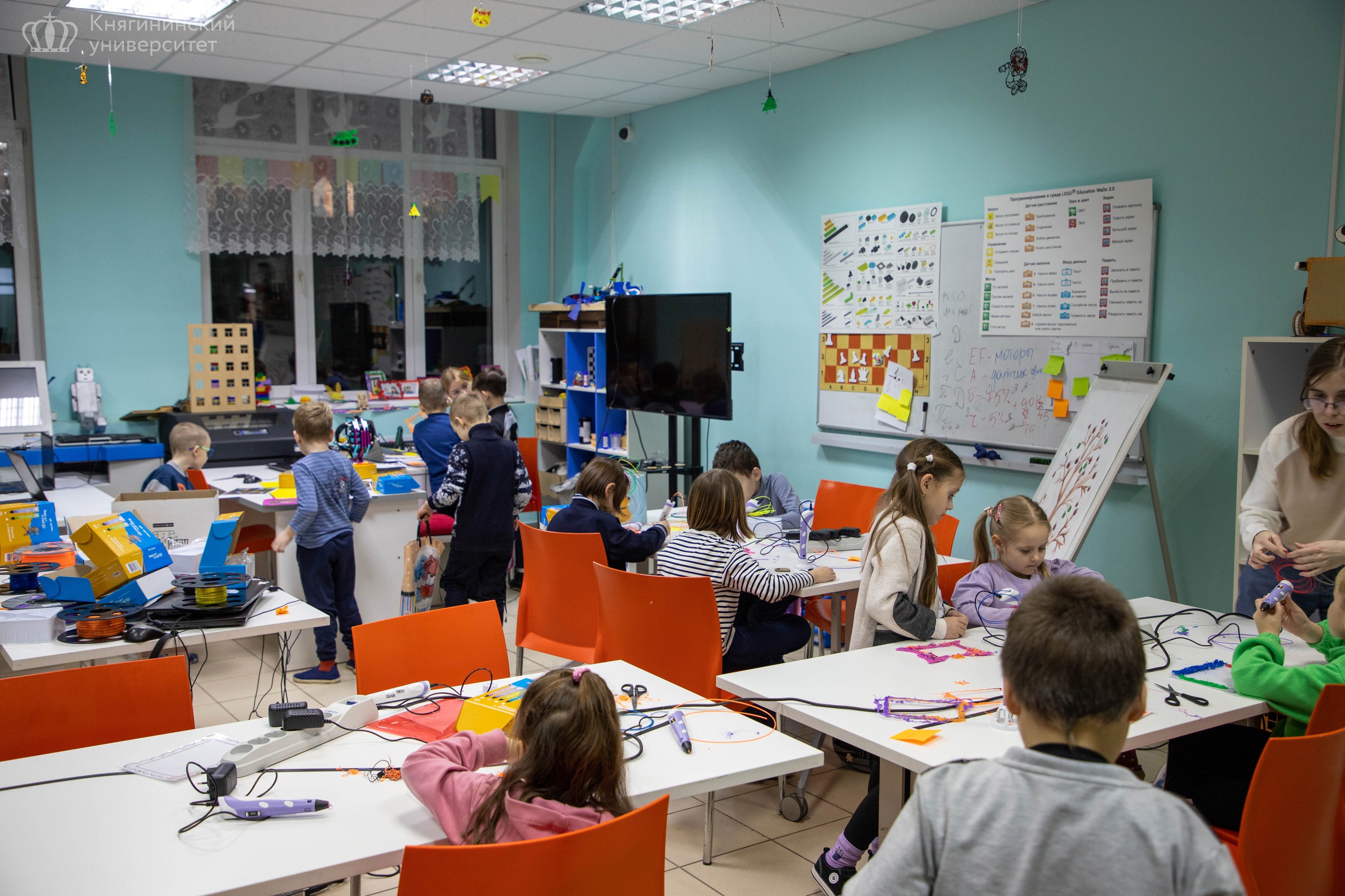 Подробнее о статье 🎁 Праздник уже совсем близко, а ребята не сидят сложа руки! 💪