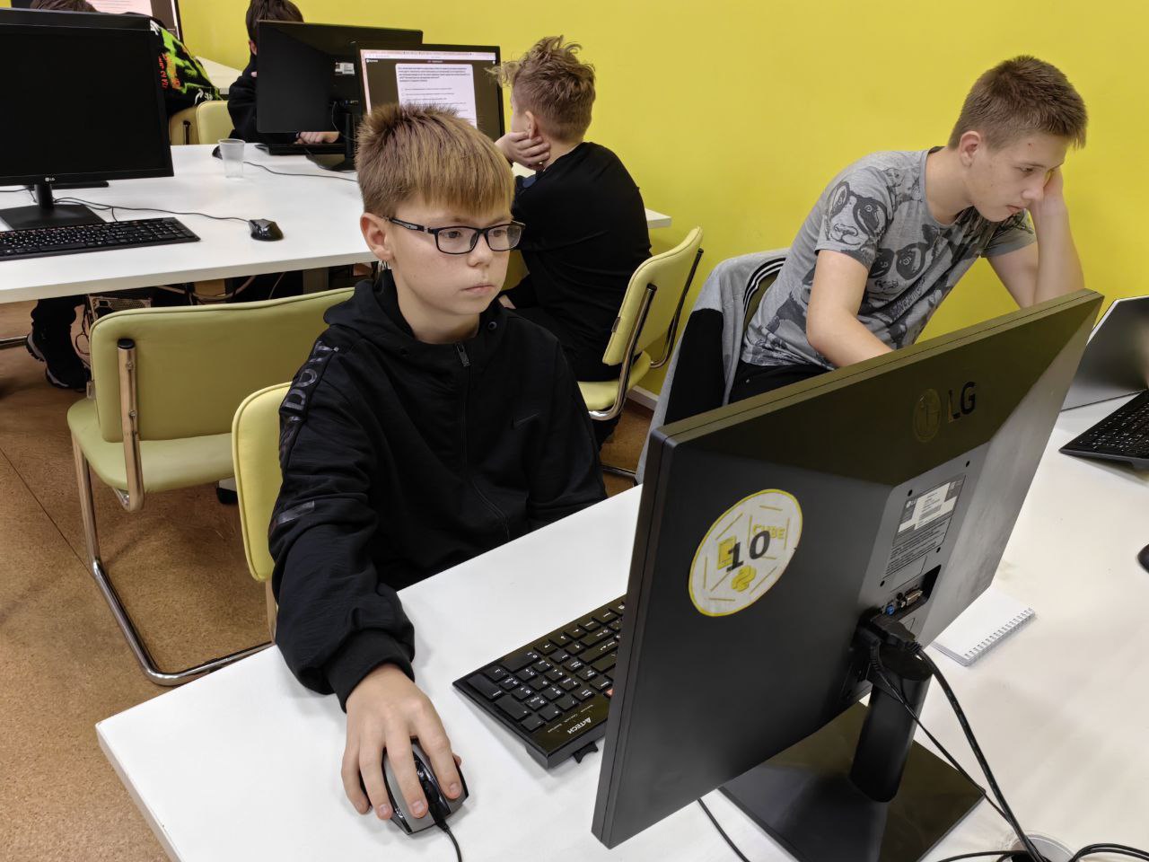 Подробнее о статье Вчера в «IT- Кубе» прошел мастер-класс по программированию «Start»! 💻