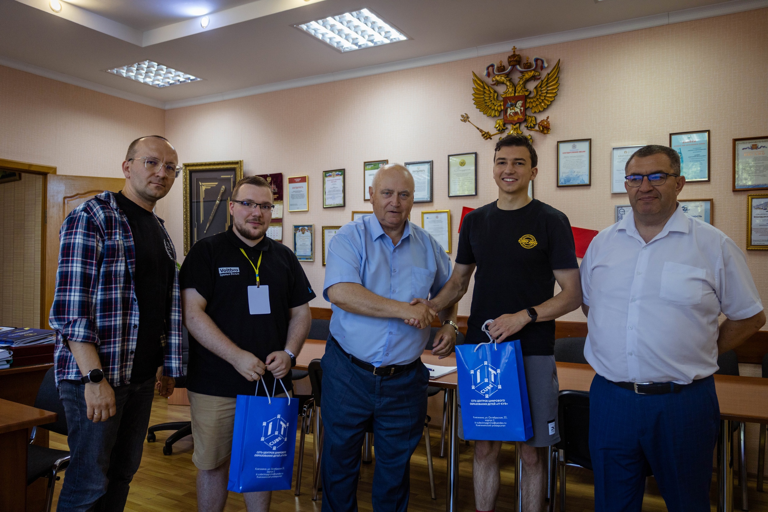 Подробнее о статье 💥Мастер-класс по сборке роботов для участников Летней школы «Погружение в АгроТех»💥