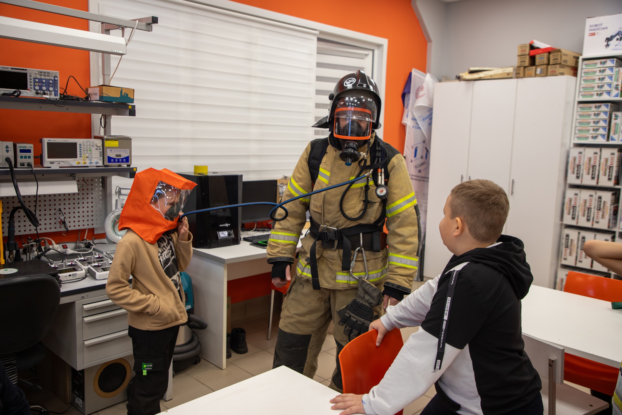 Подробнее о статье 🚒 Встреча с МЧС в IT-кубе!🚒