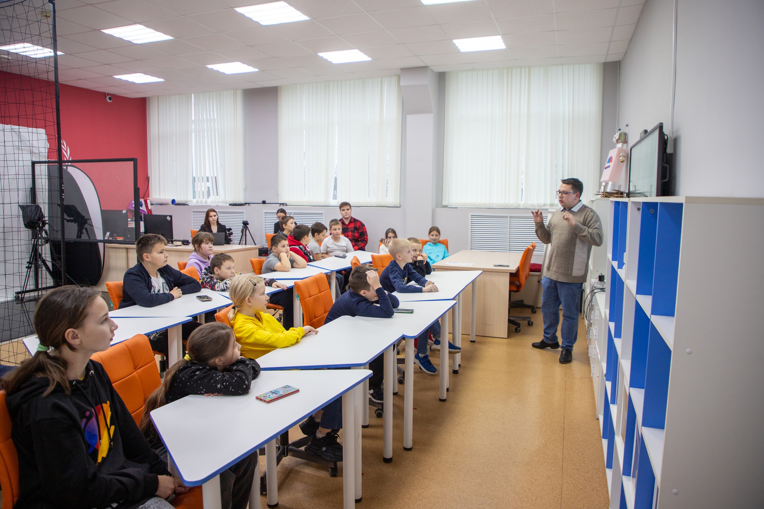 Подробнее о статье 🎤 В «IT-Кубе» прошла лекция «Искусственный интеллект в фантастике»