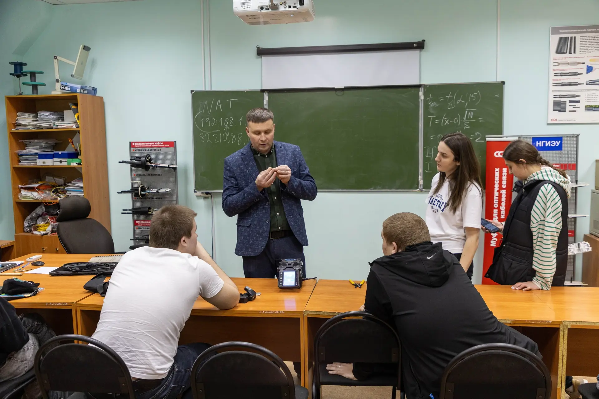 Подробнее о статье 😎 В нашем «IT-кубе» прошел мастер-класс по сварке оптоволокна!🔧