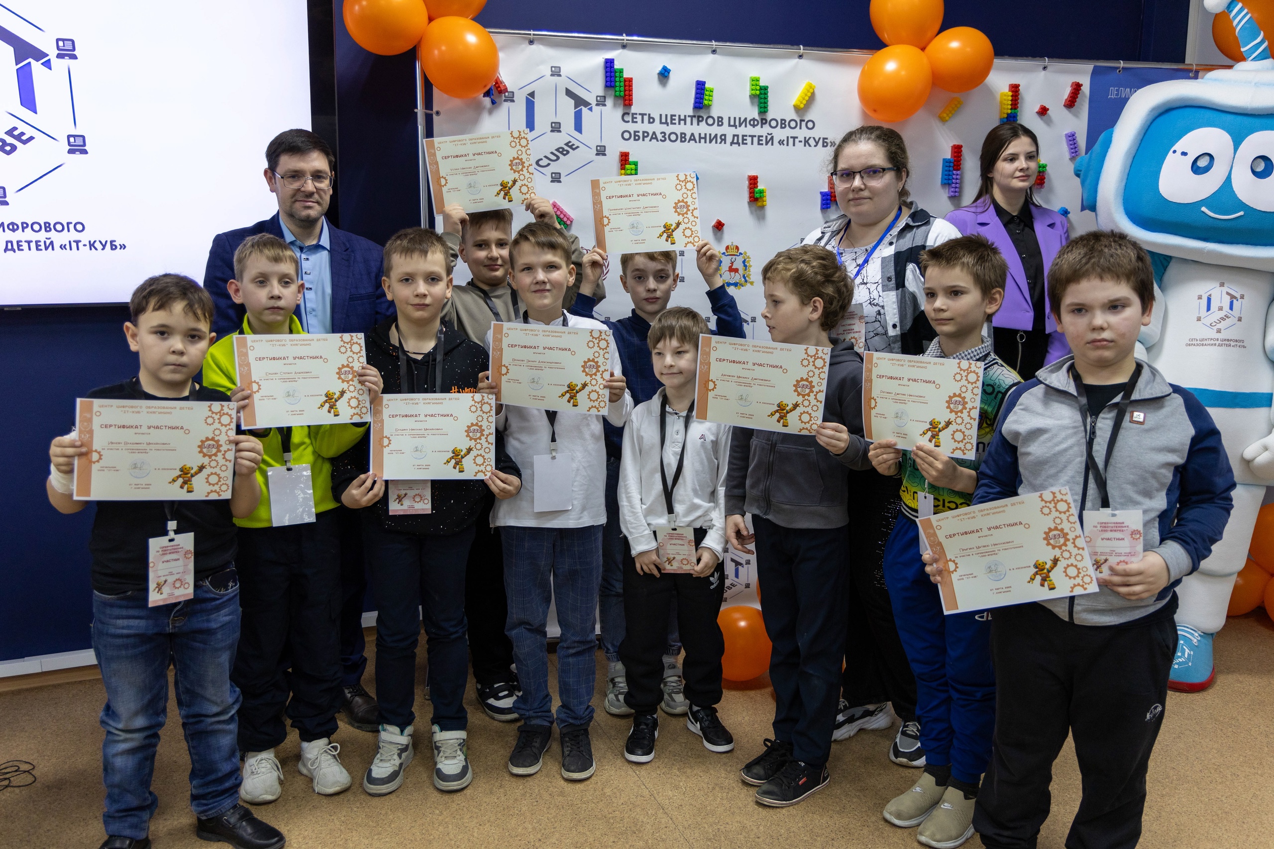 Подробнее о статье 🎉 Поздравляем победителей и призёров соревнований по робототехнике «Lego-вперед»!